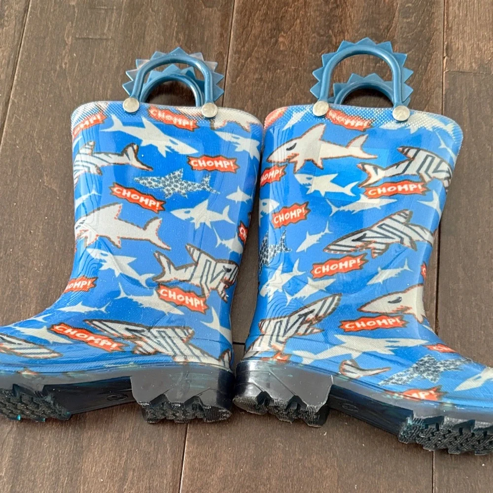 Members Mark Kids Blue Shark Light Up Rain Boots! Worn one time!