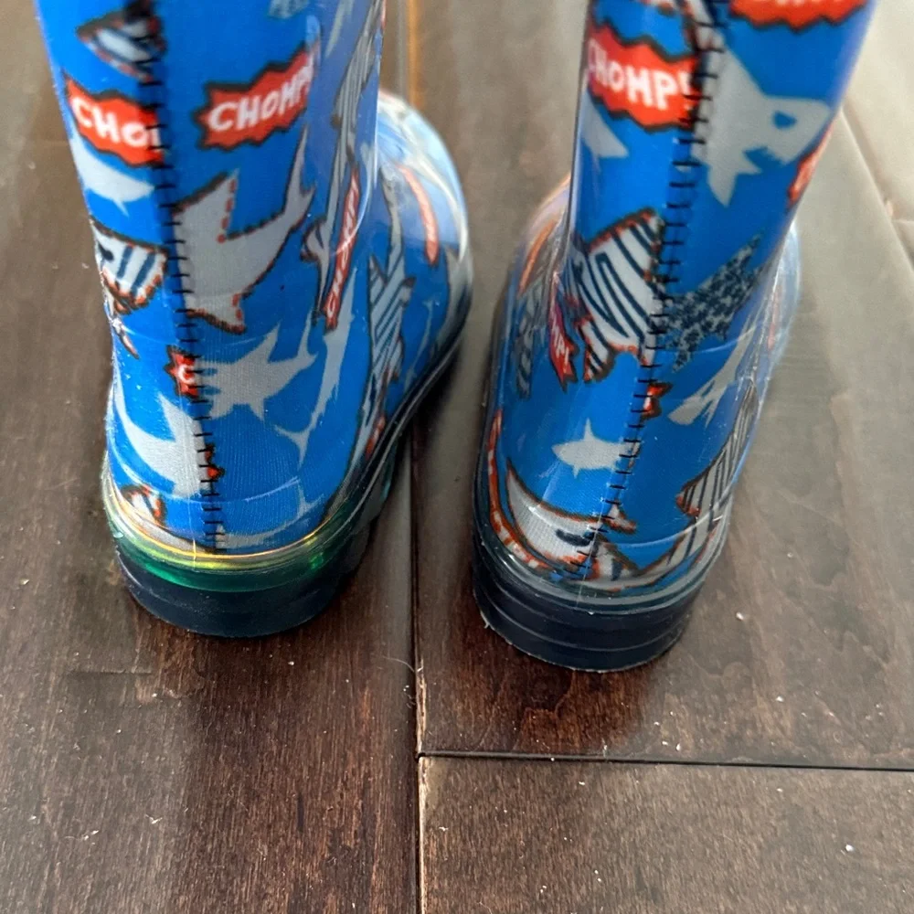 Members Mark Kids Blue Shark Light Up Rain Boots! Worn one time!