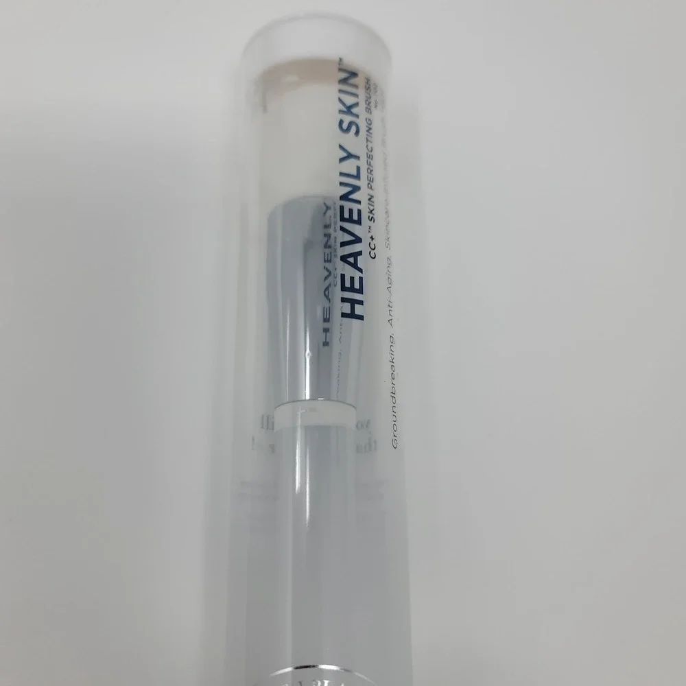 IT Cosmetics Heavenly‎ Skin CC+ Cream Skin Perfecting Brush No 702