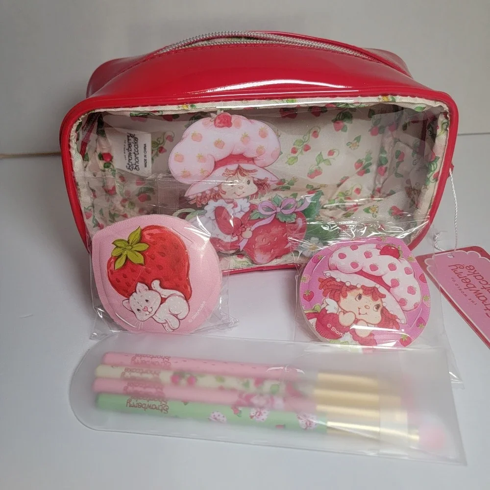 Strawberry‎ Shortcake Large Makeup Cosmetic Bag & 4 Eye Brushes & 2 Applicators