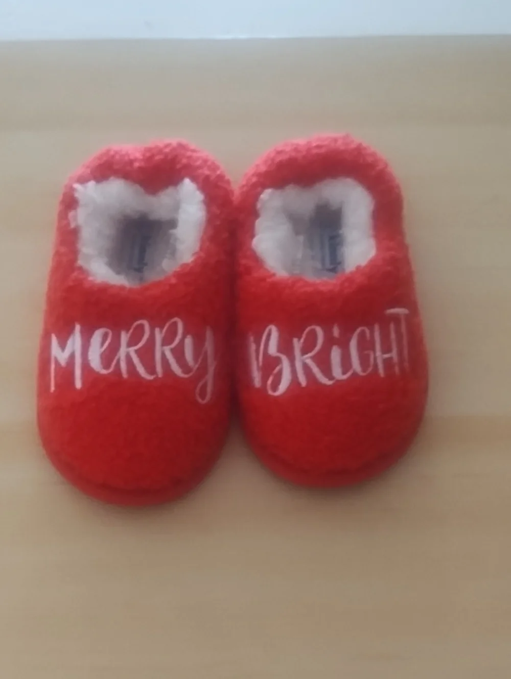 Kids 'Merry Bright' Red Cozy Slip-On Slippers Size 5/6