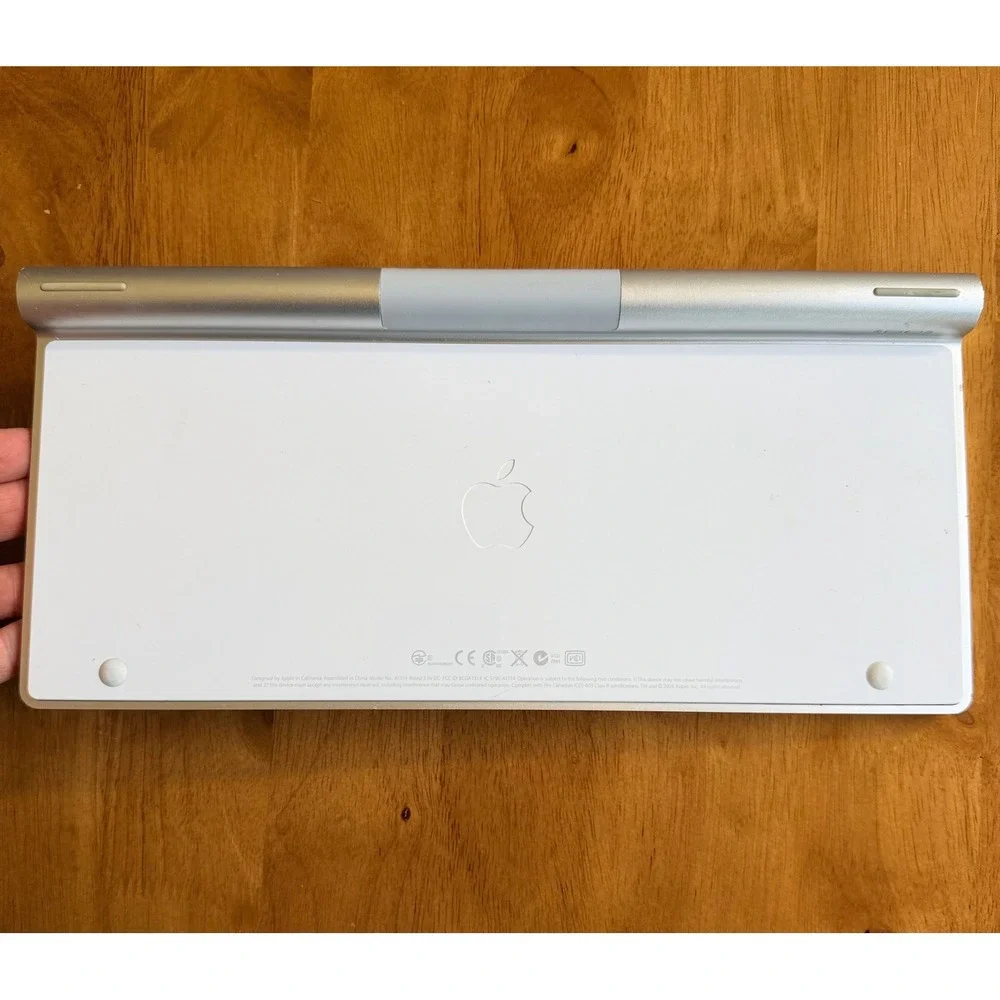 Apple Wireless Keyboard A1314 Silver Aluminum Bluetooth MC184LL/B Mac iPad