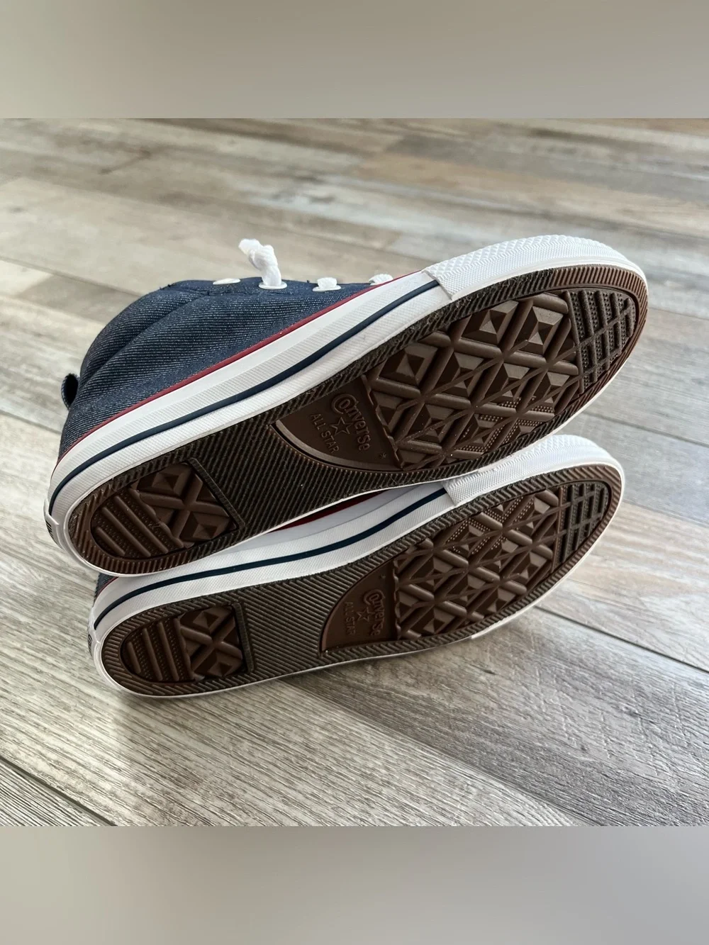 Converse boys size shoes