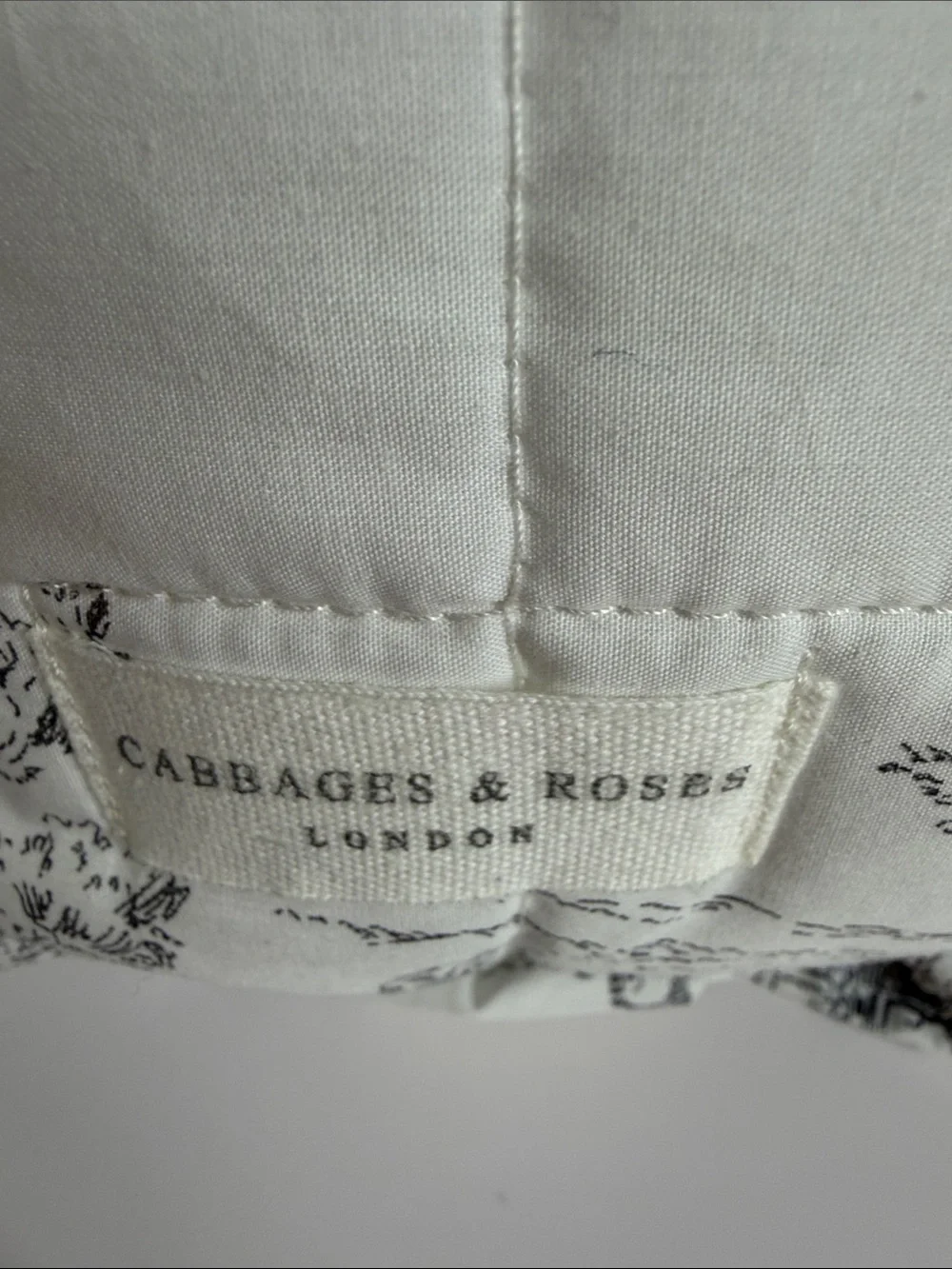 Cabbages & Roses ruffled size 100%