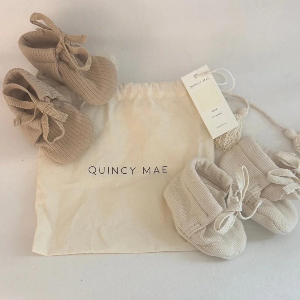 Quincy Mae Baby Ribbed Booties in Beige and Cream