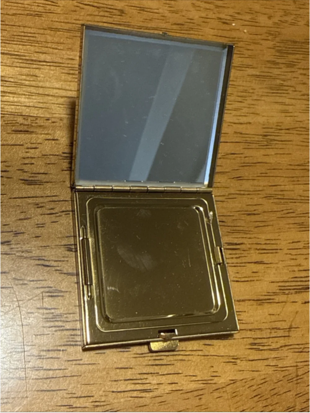 Flair Fifth Avenue vintage compact