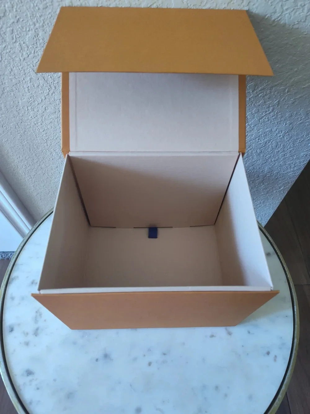 Louis Vuitton magnetic lid