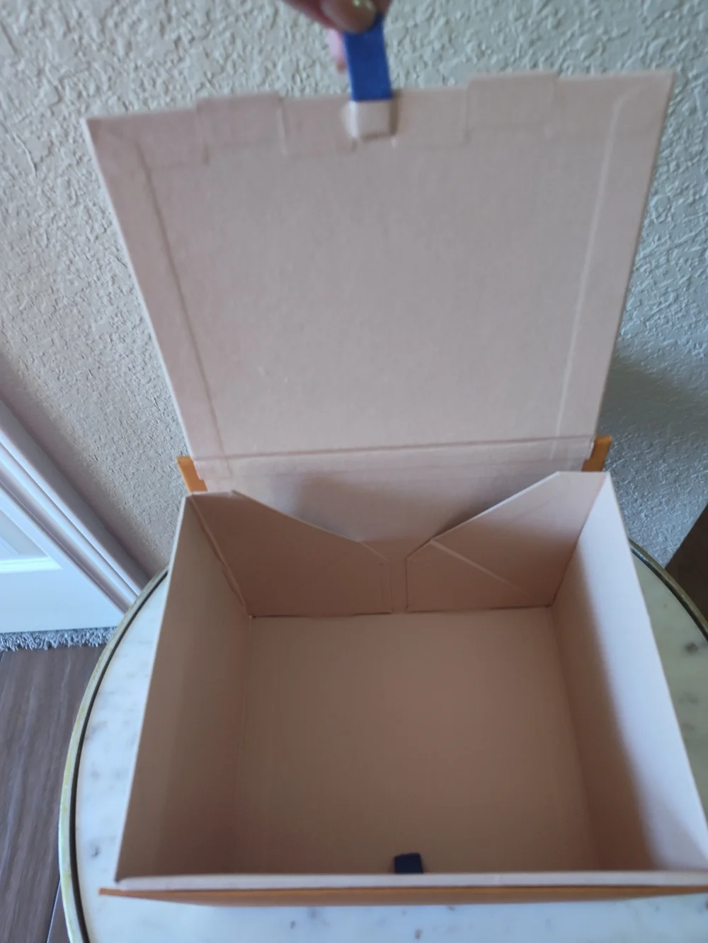 Louis Vuitton magnetic lid