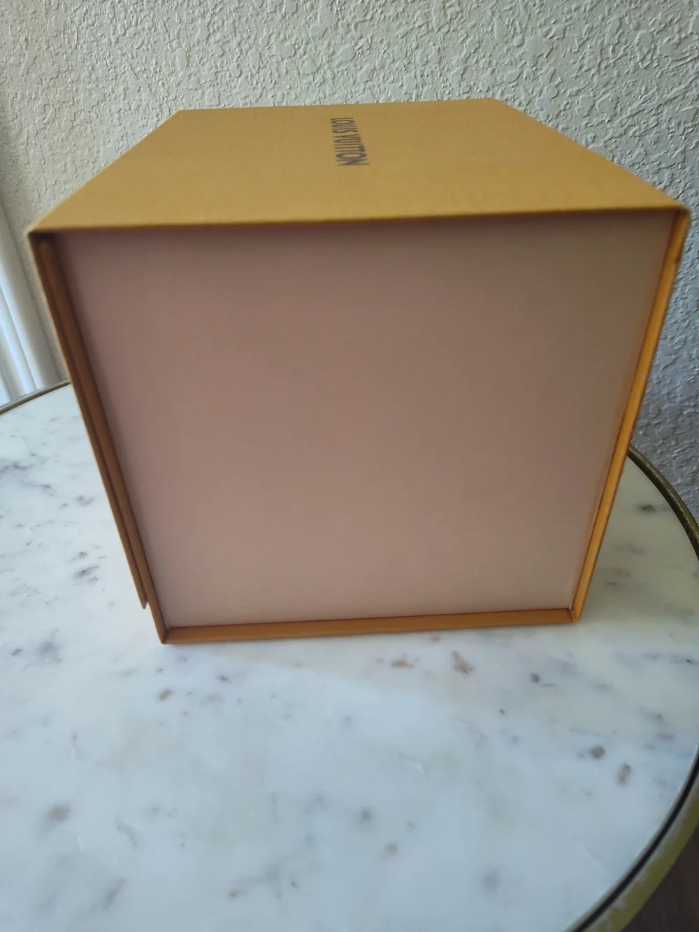 Louis Vuitton magnetic lid