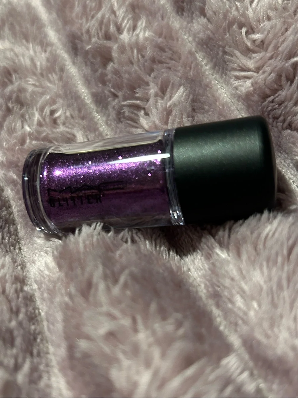 MAC Cosmetics 08 glimmering come