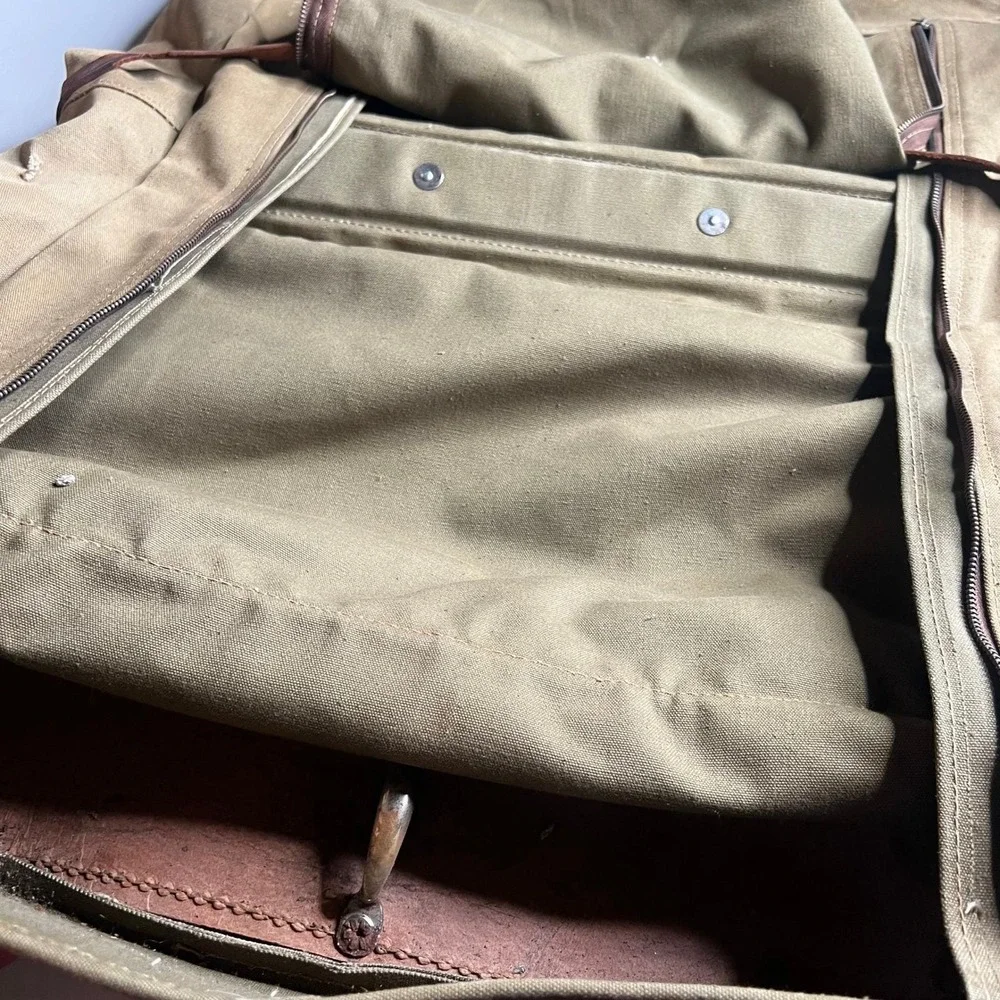 Unbranded vintage military