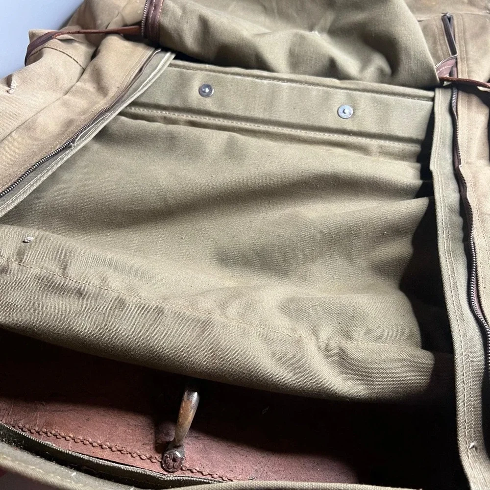 Unbranded vintage military
