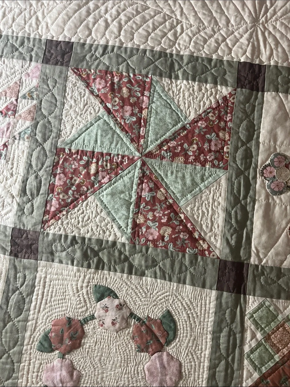Handmade Delectable Mountains Quilt Guild approx 70