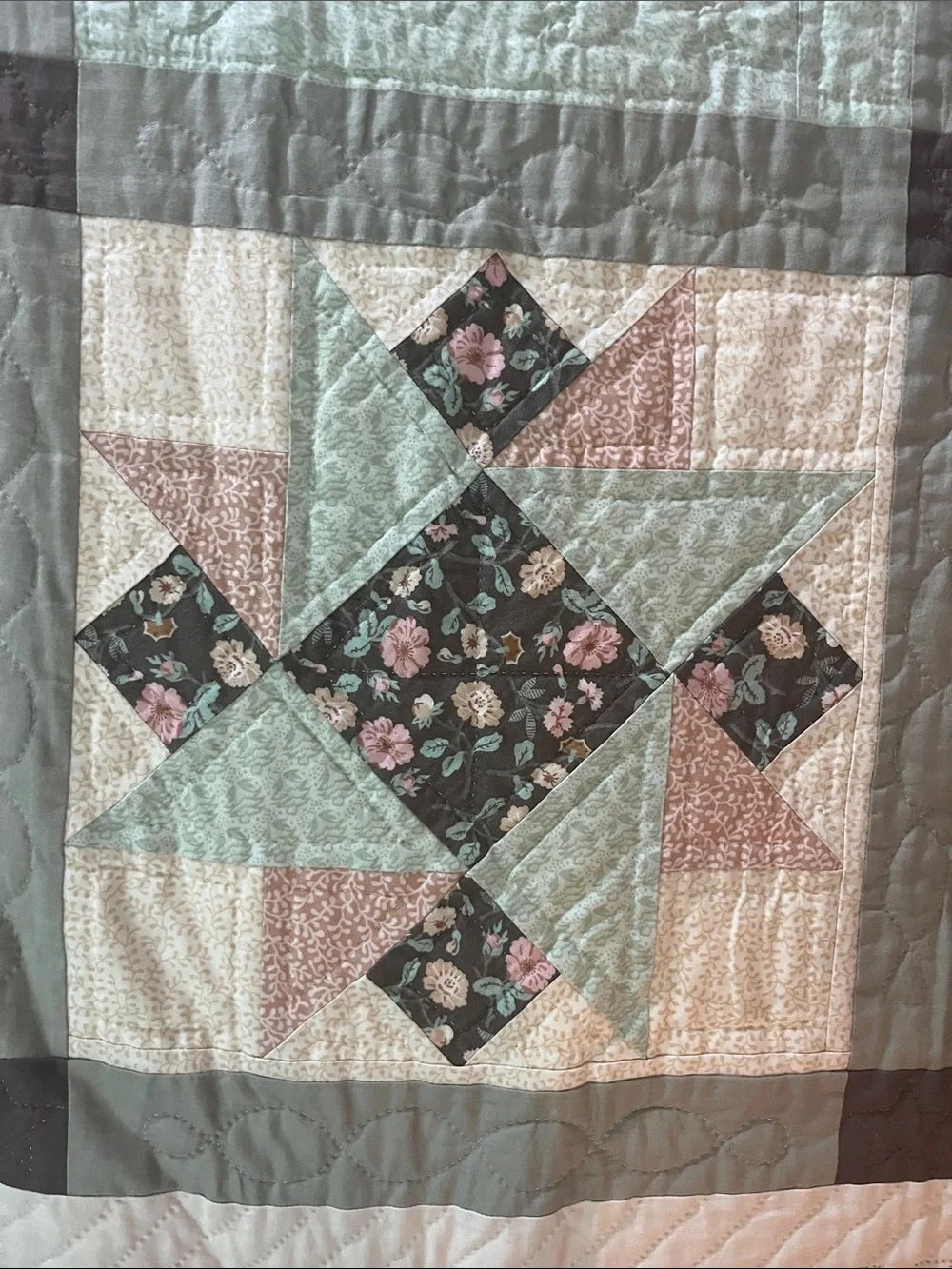 Handmade Delectable Mountains Quilt Guild approx 70