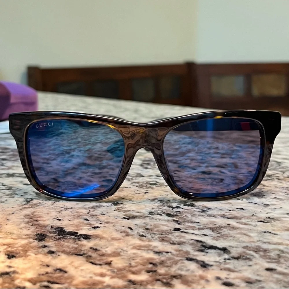 Gucci authentic gg0008s