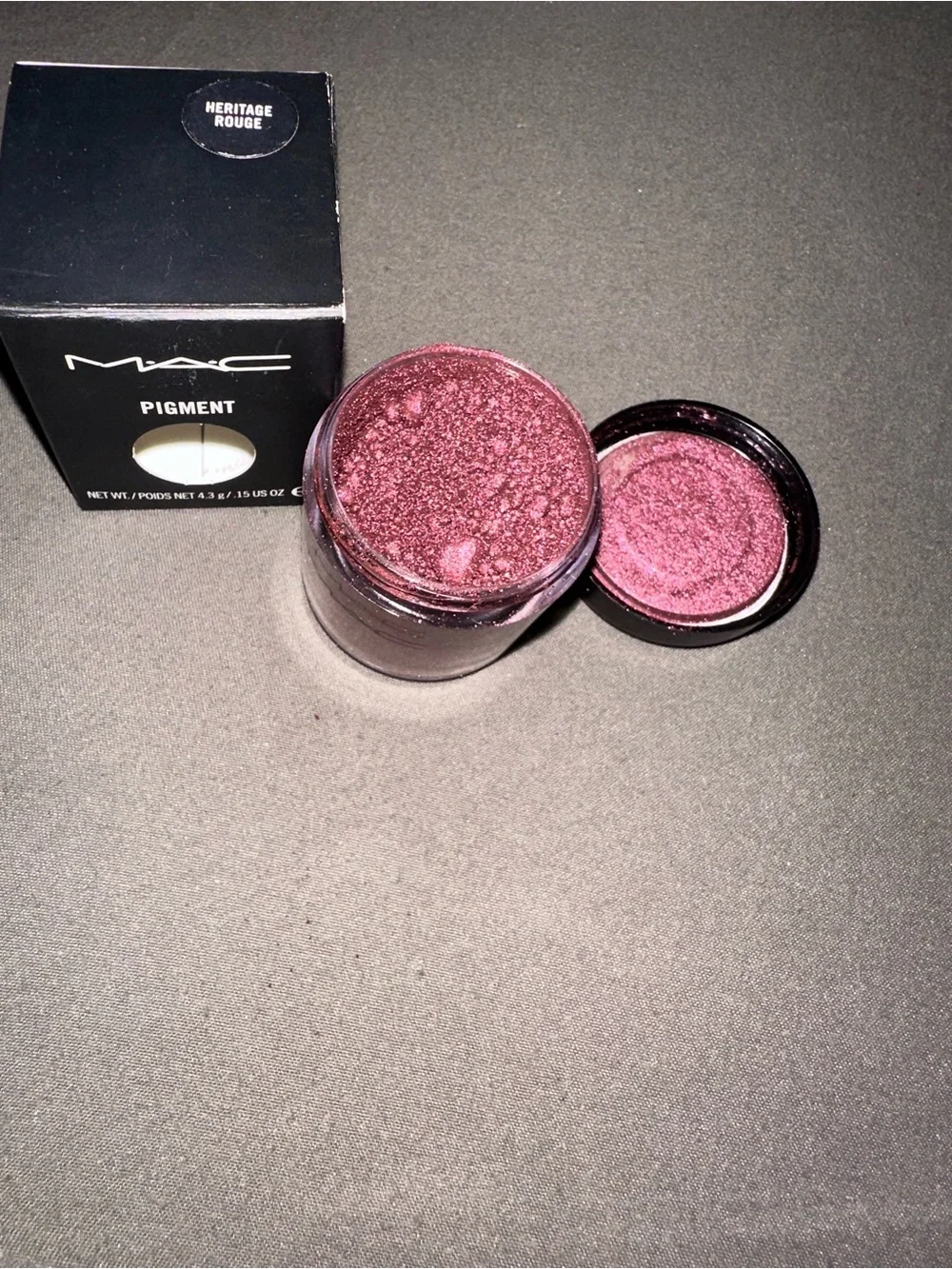 MAC Cosmetics versatile loose
