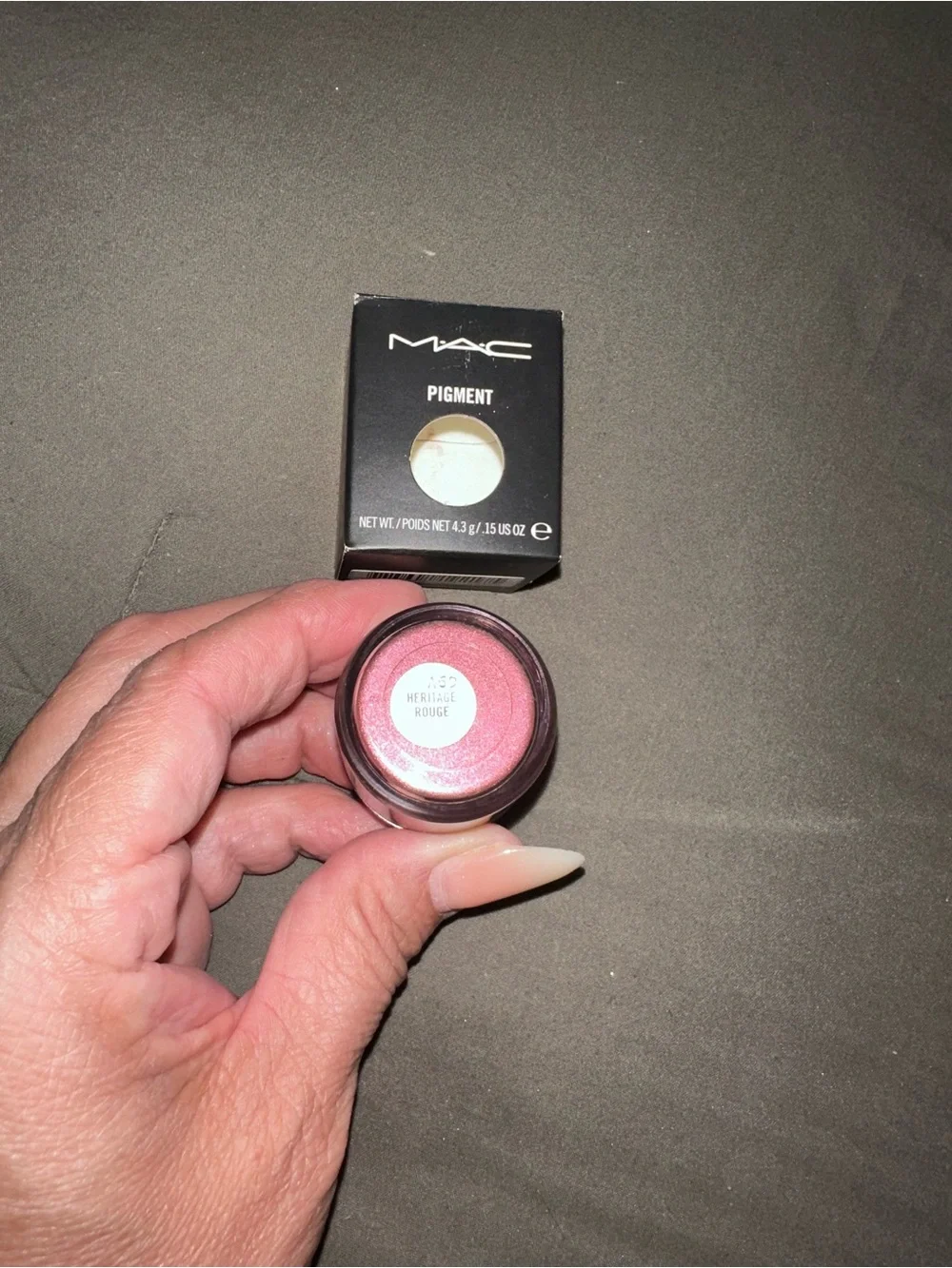 MAC Cosmetics versatile loose