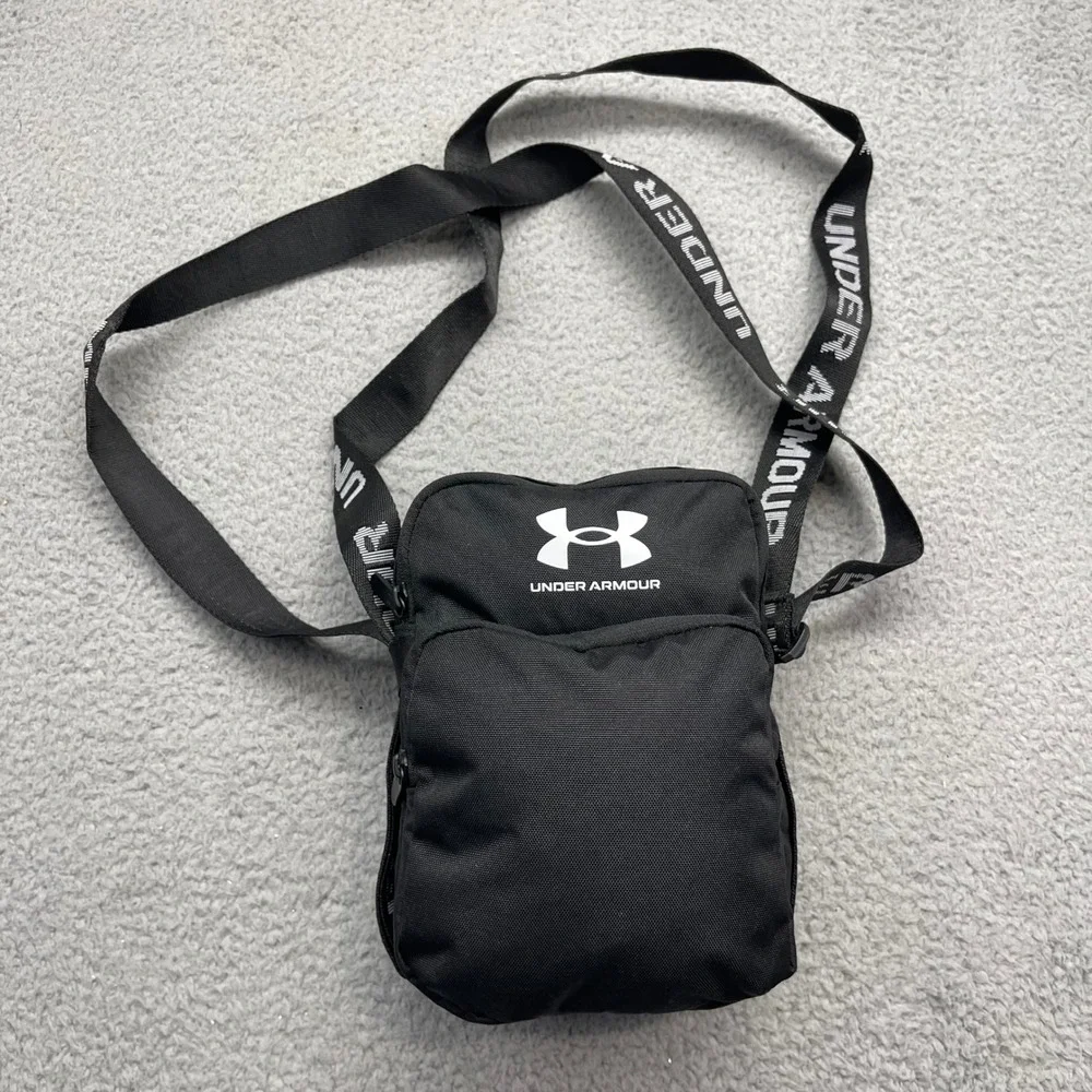 Under Armour 1364192-001 Black Loudon‎ Crossbody Bag UA Storm Branded Logo Strap