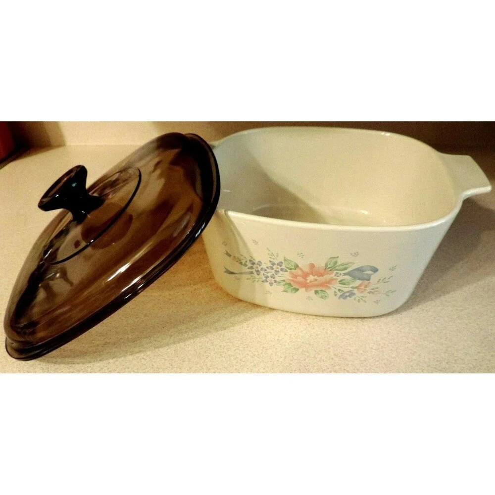 VINTAGE 3 liter CORNING WARE AMBER PYREX LID ' Symphony ' DESIGN