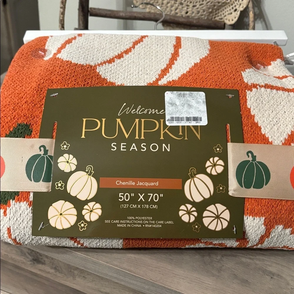 WELCOME PUMPKIN SEASON nwt welcome
