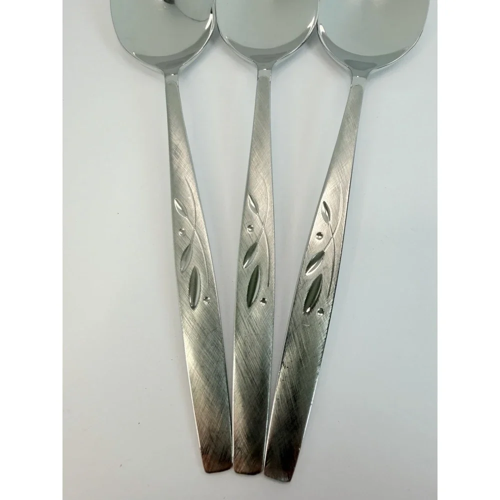 Oneida set serving