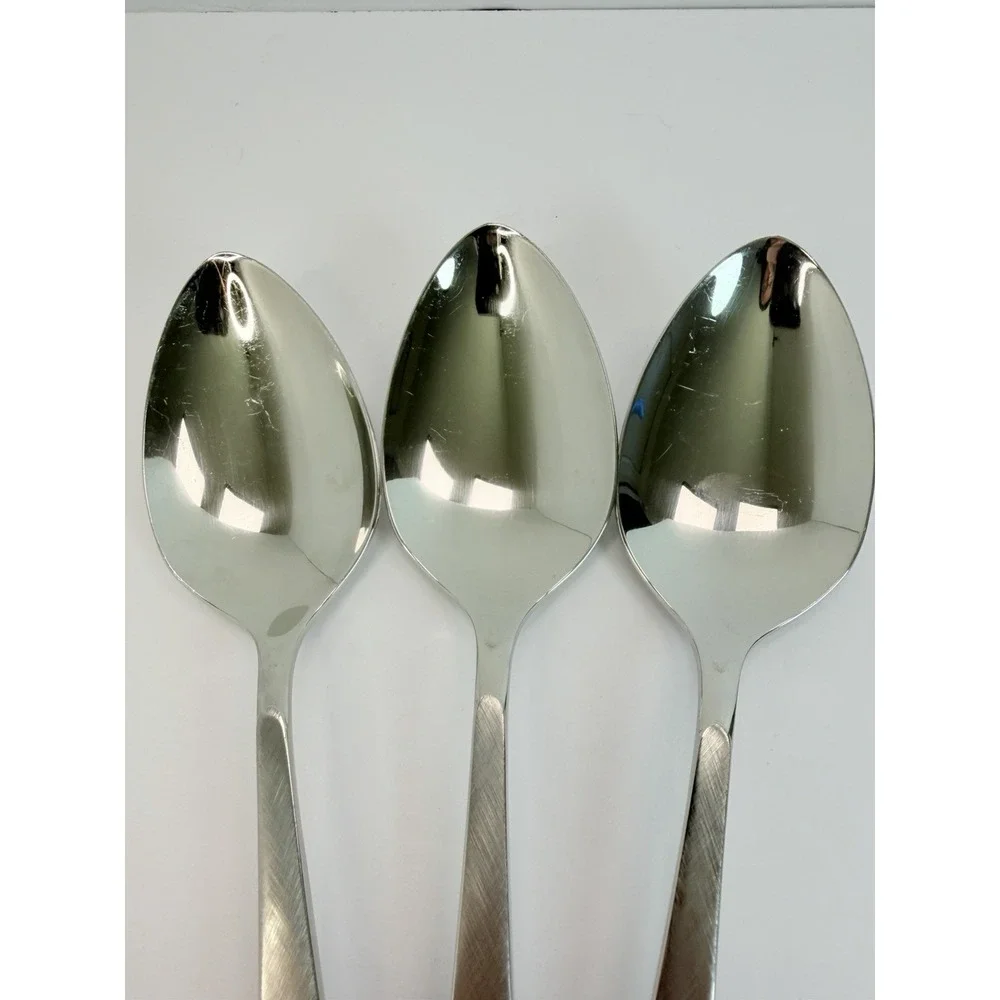 Oneida set serving