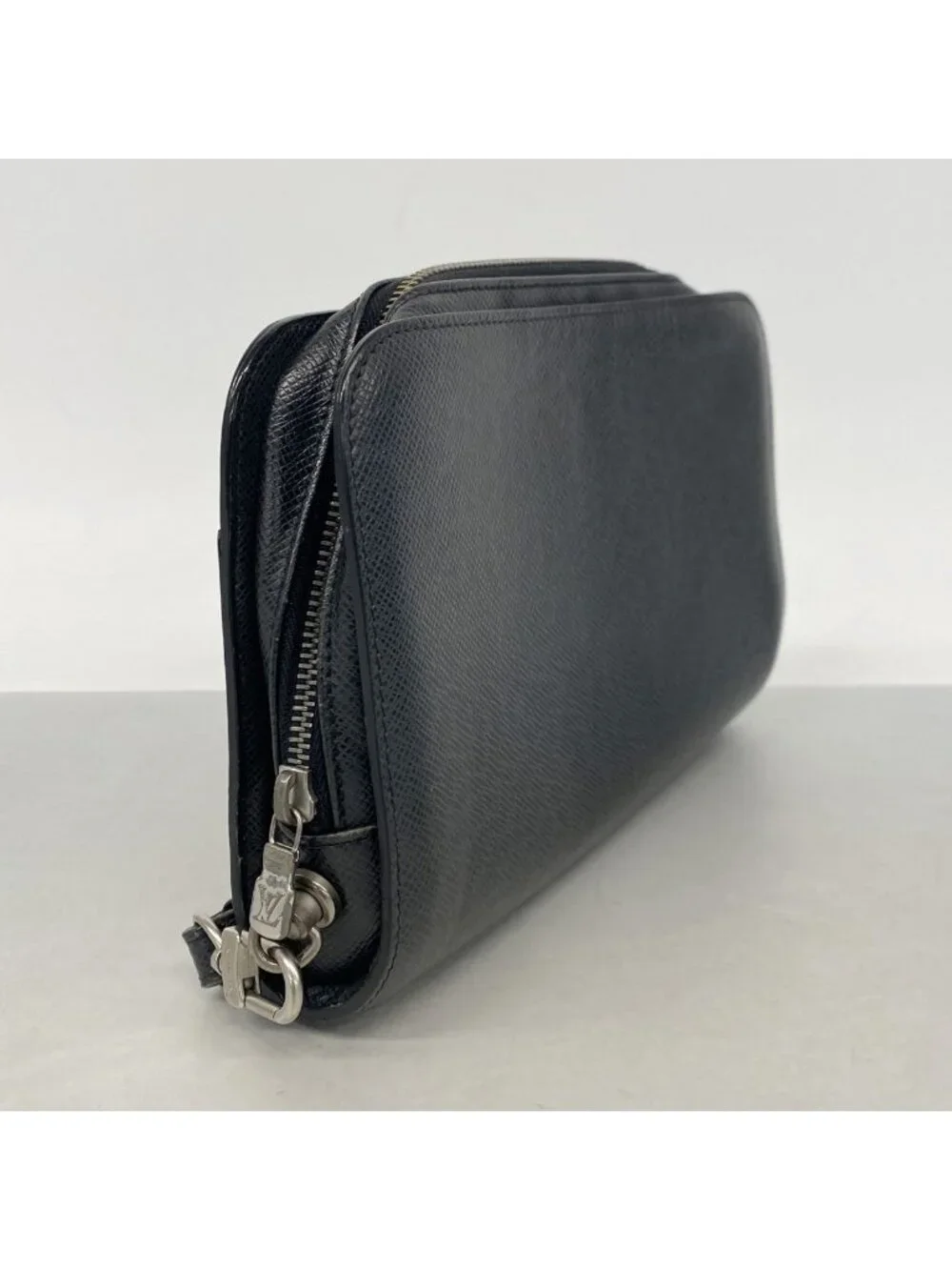 Louis Vuitton authenticated 18