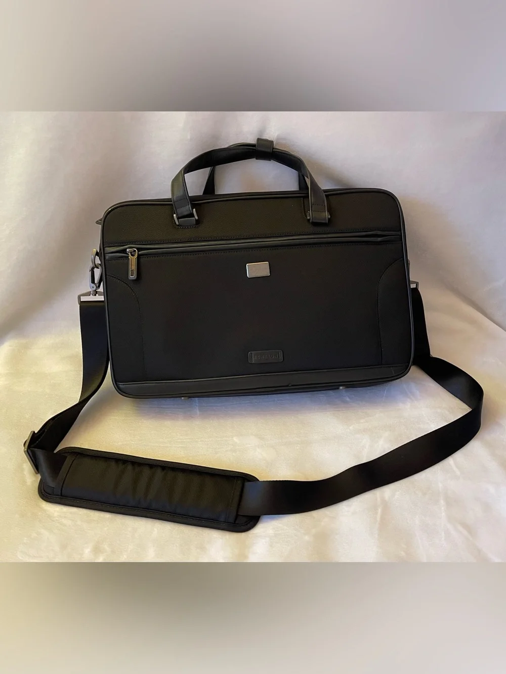 Lowepro Echelon Brief Premium Executive Laptop Bag - Fits 15