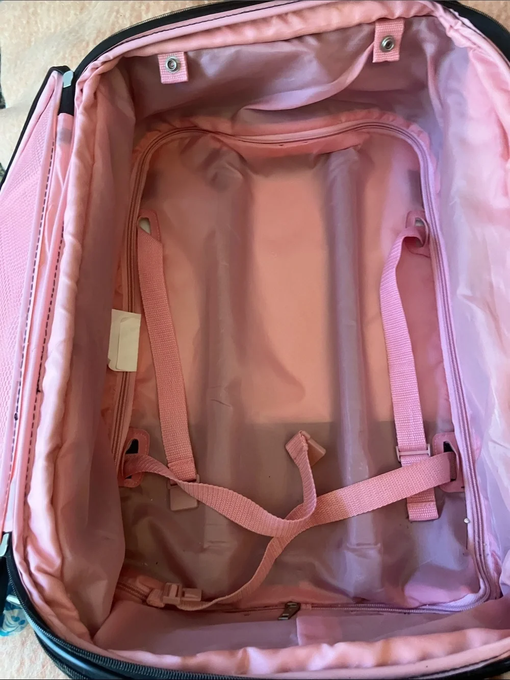 American Tourister front pocket