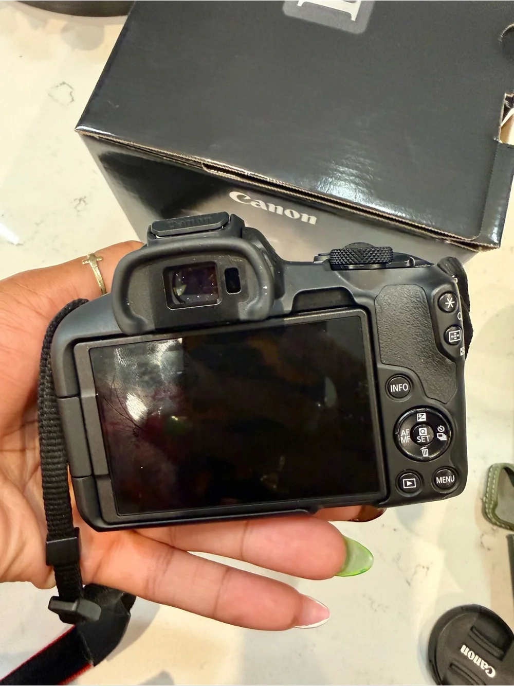 Canon shooting shown green