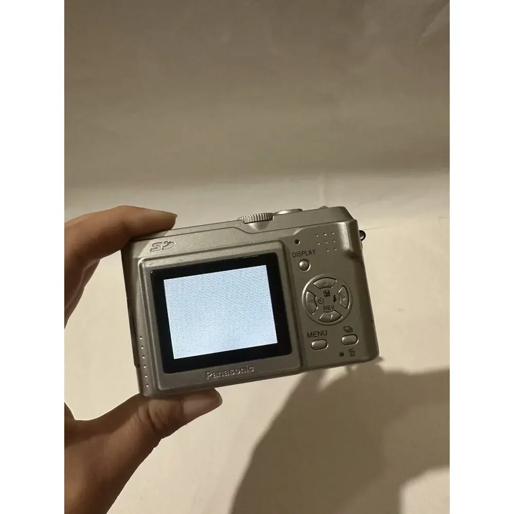 PANASONIC DIGITAL CAMERA LUMIX DMC-LZ2 5.0MP SILVER E2-1 For Parts Repair READ**