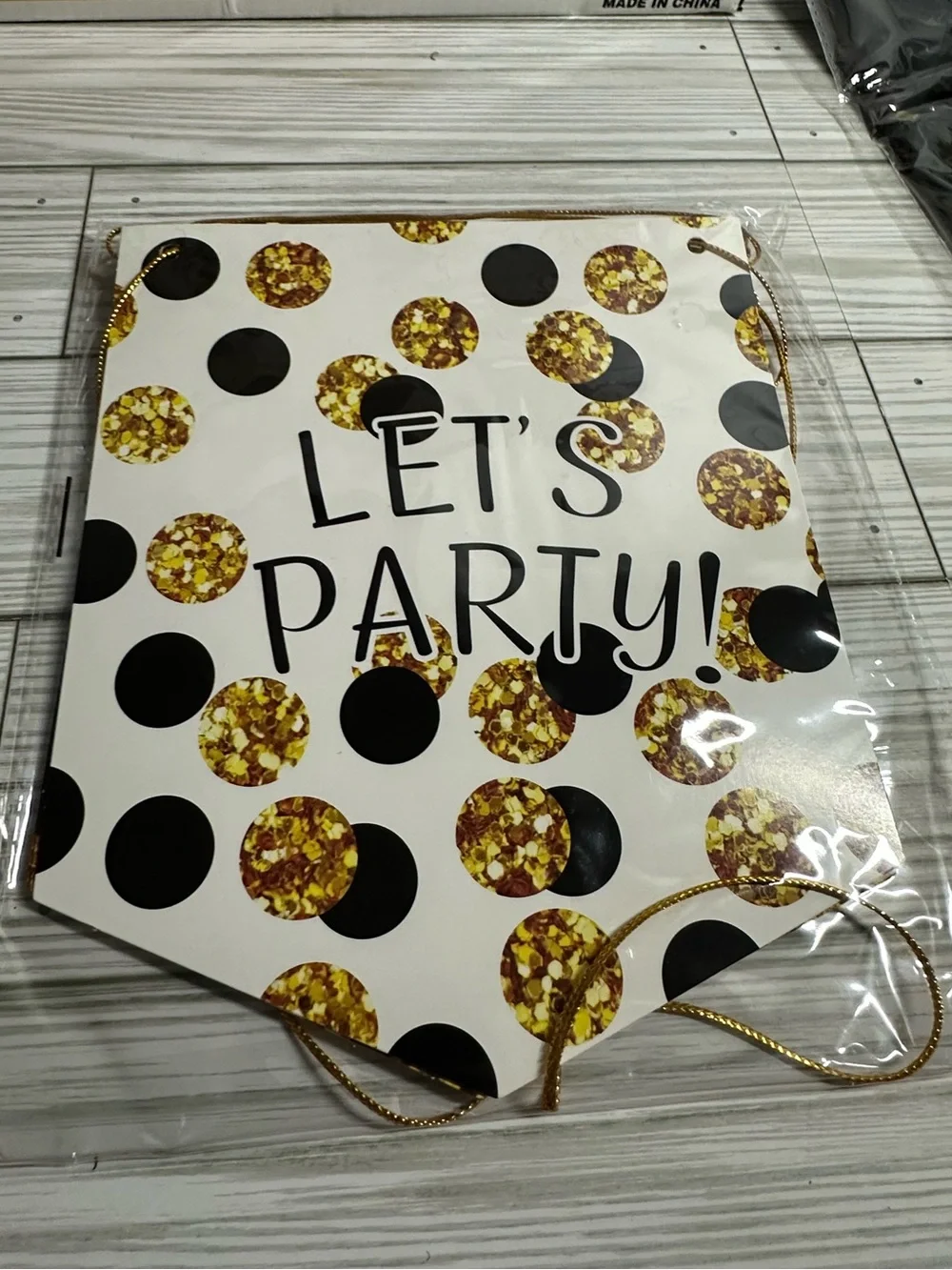 N/A includes tablecloth