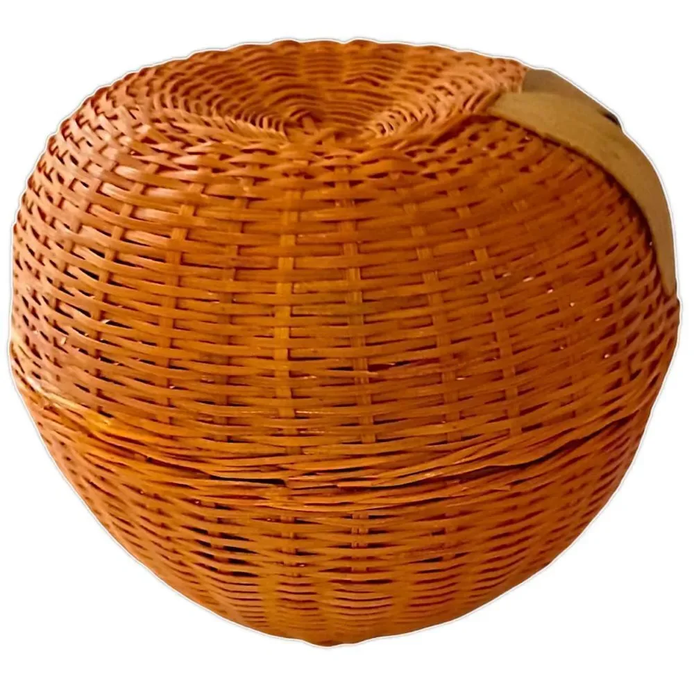Vintage wicker apple
