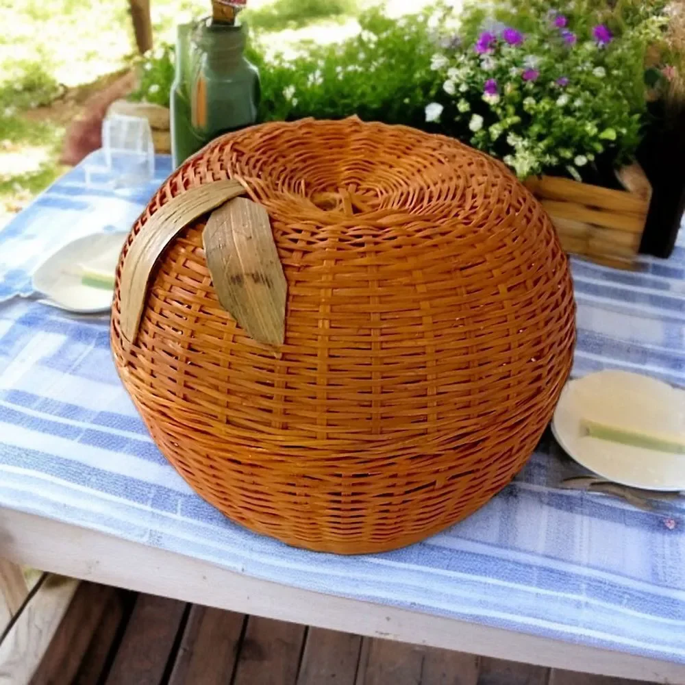 Vintage wicker apple