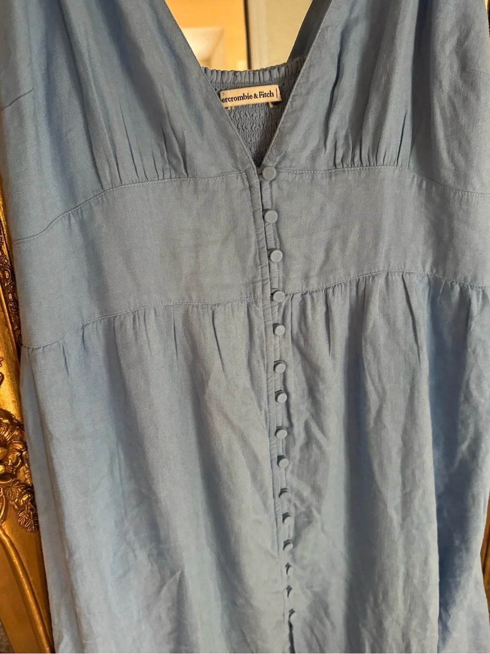 Abercrombie & Fitch elegant light