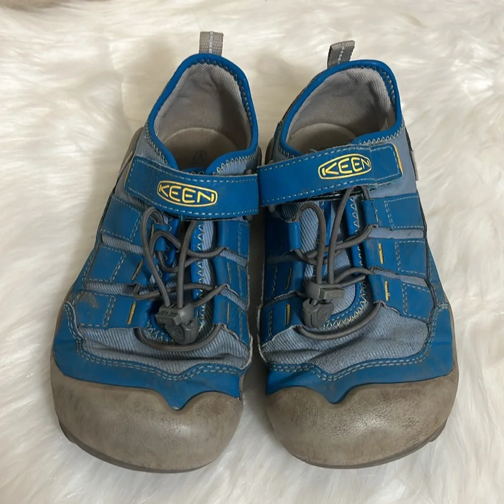 Keen size blue
