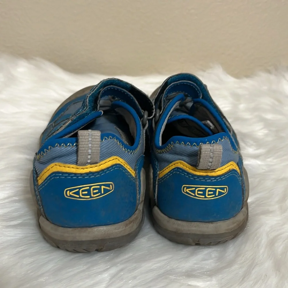 Keen size blue