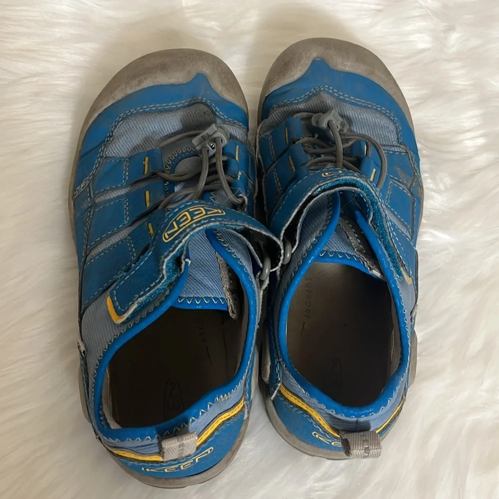 Keen size blue