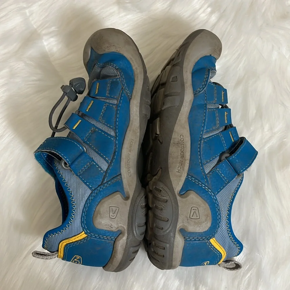 Keen size blue
