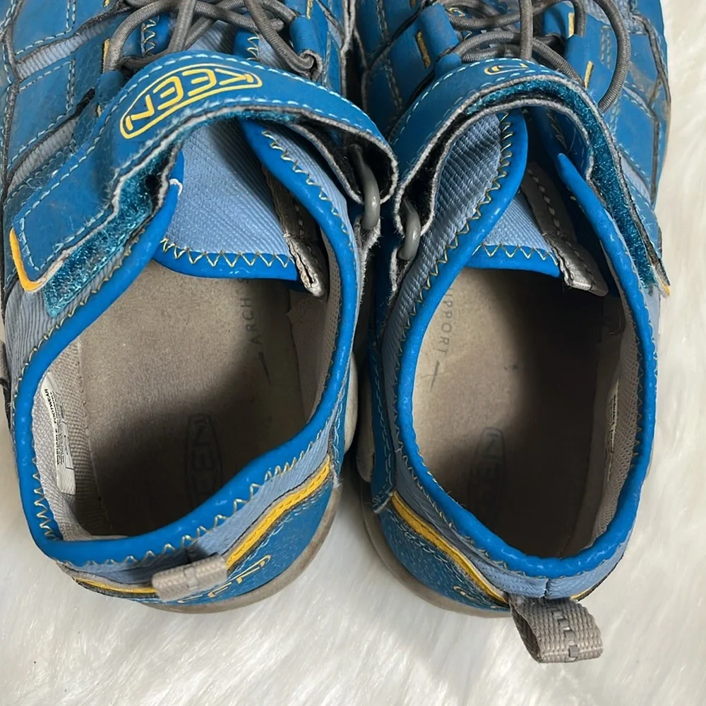 Keen size blue