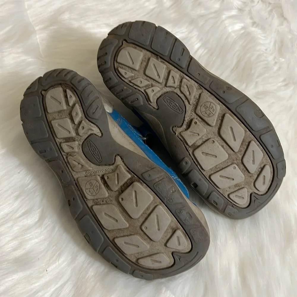 Keen size blue