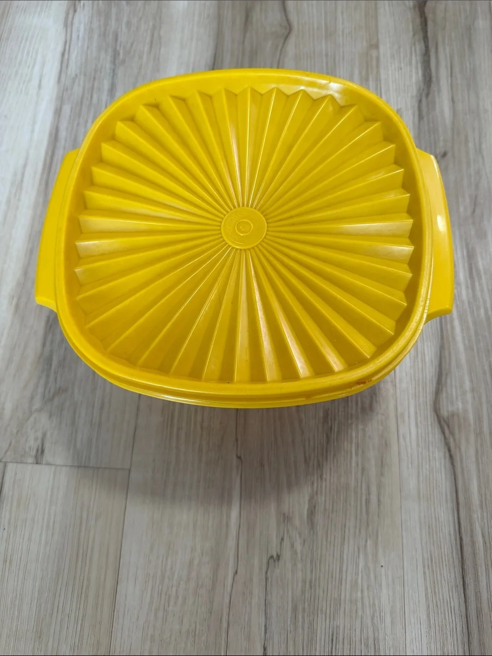 Vintage Tupperware Yellow Serving Storage Bowl Sunburst Lid Retro MCM USA