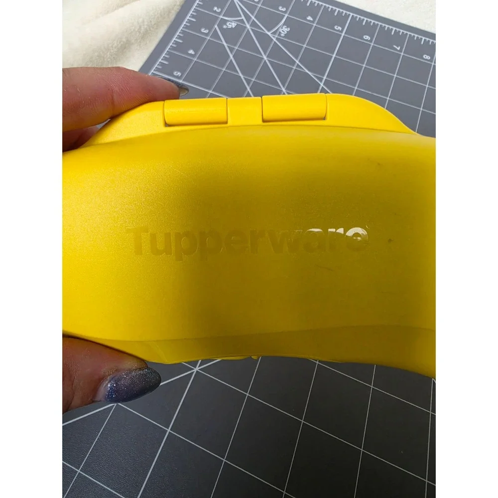 Tupperware hinged shape
