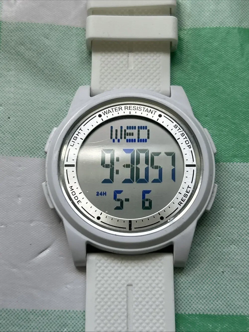 AW02 Very Slim Men’s Digital Watch