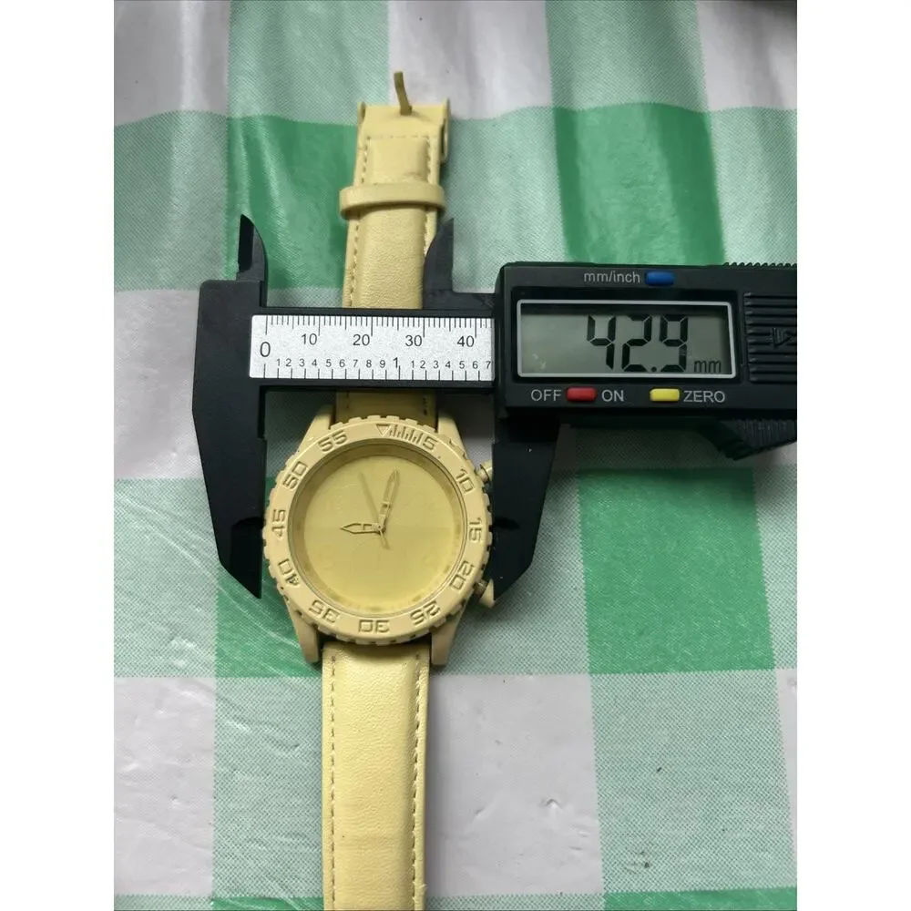 Unbranded all yellow