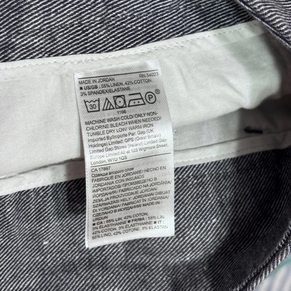 Banana Republic 55% linen