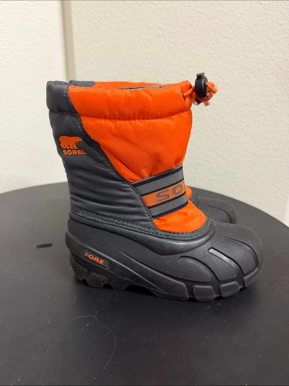 Sorel bright orange