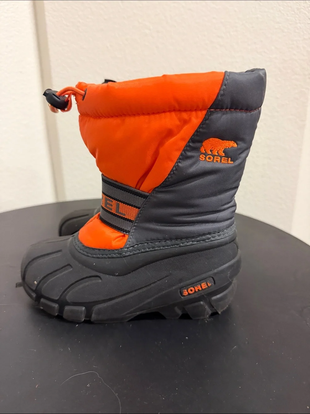 Sorel bright orange