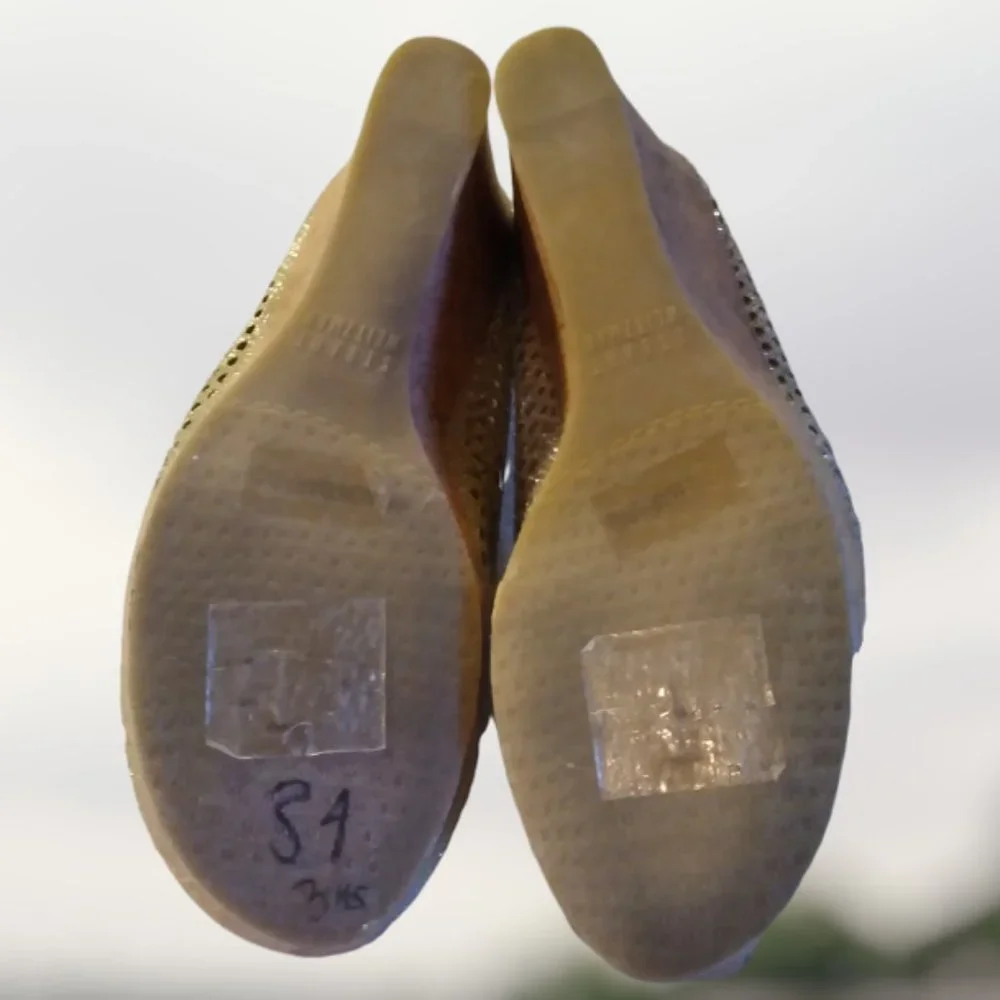 Stuart Weitzman foot hardware