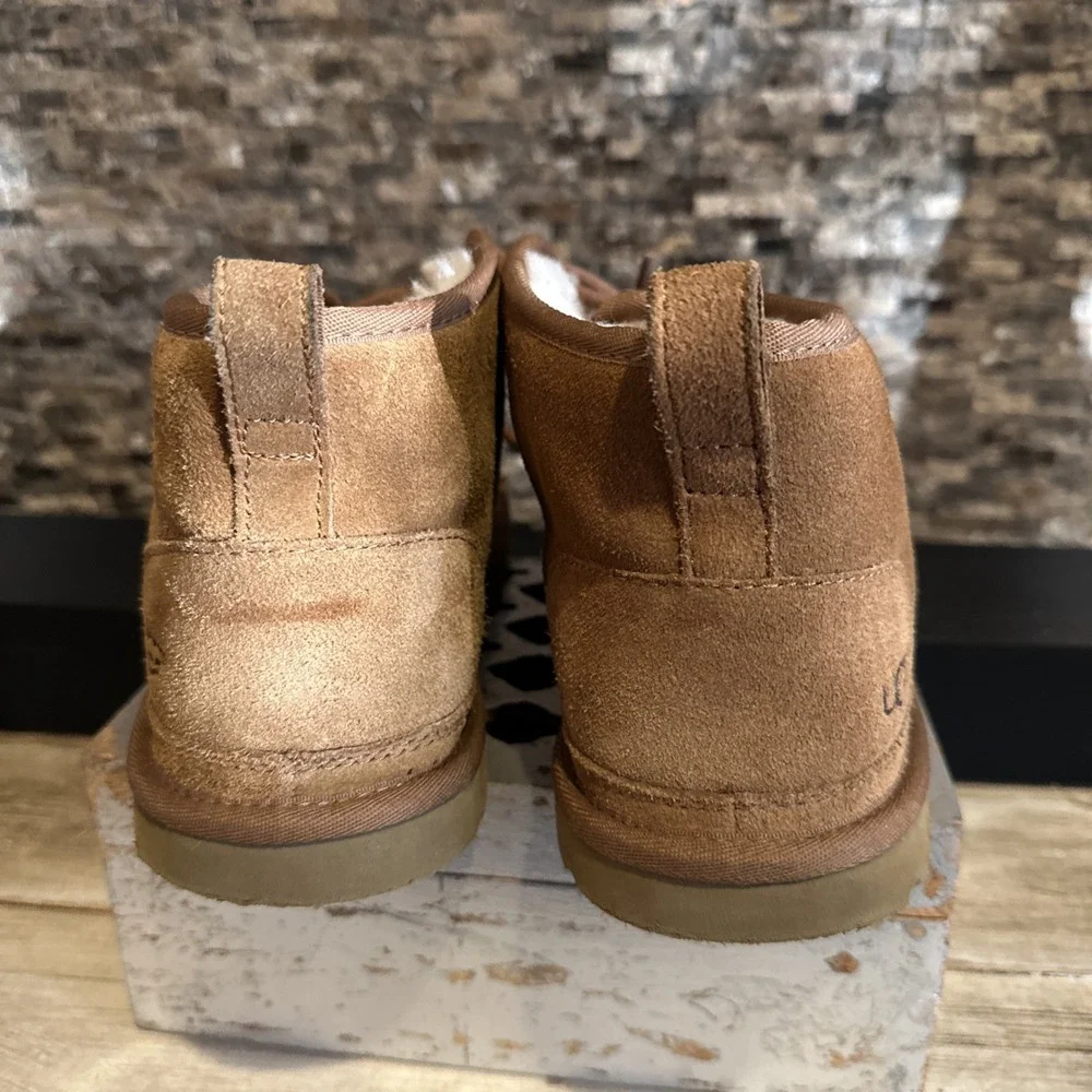 UGG left shoe